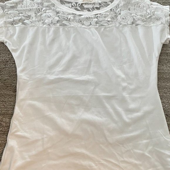 Top with lace/net neck - Picture 2 of 3